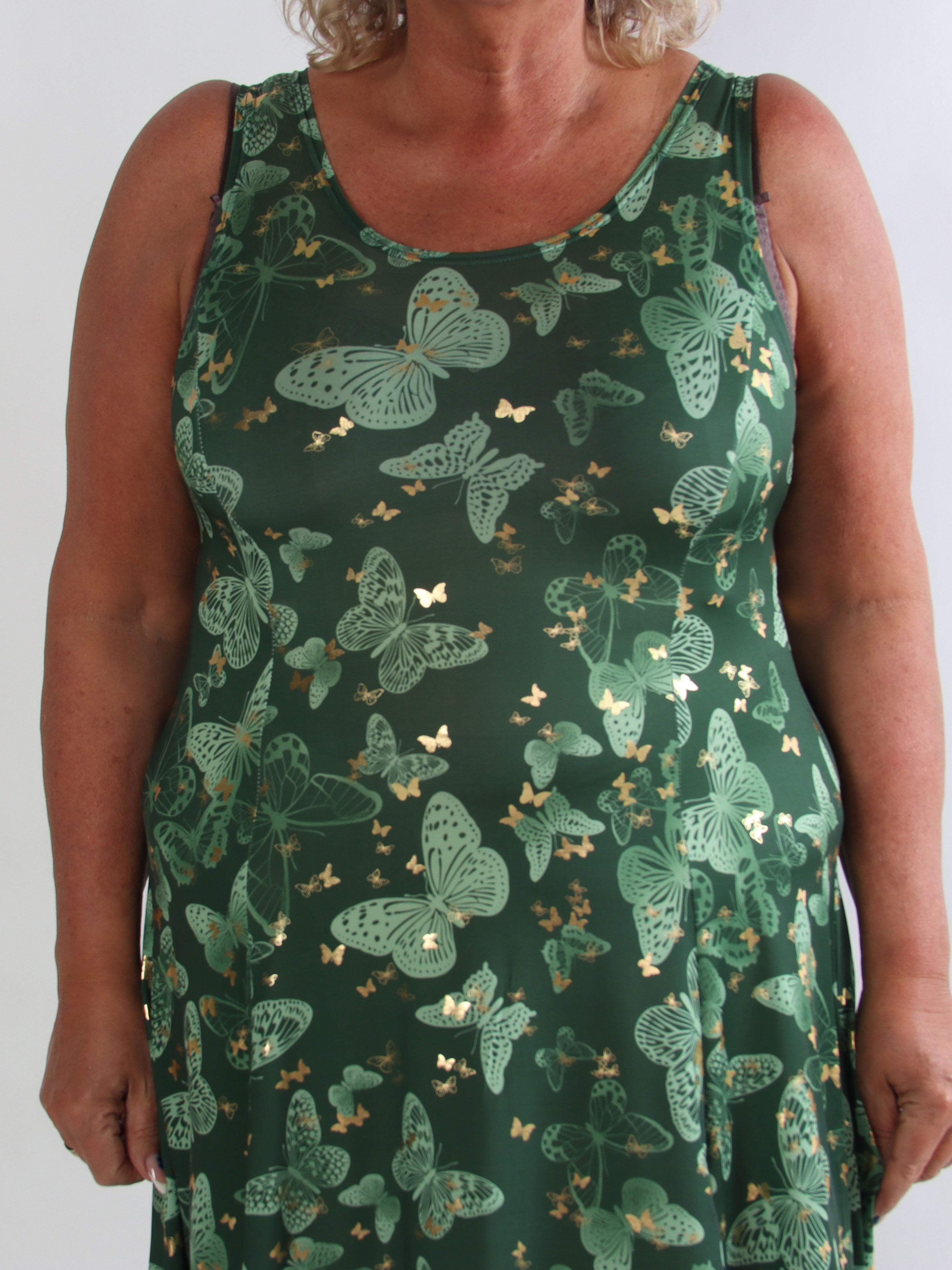 Maj Butterfly - Elastisk plus size sommarklänning i a-linjeform med fjärilstryck